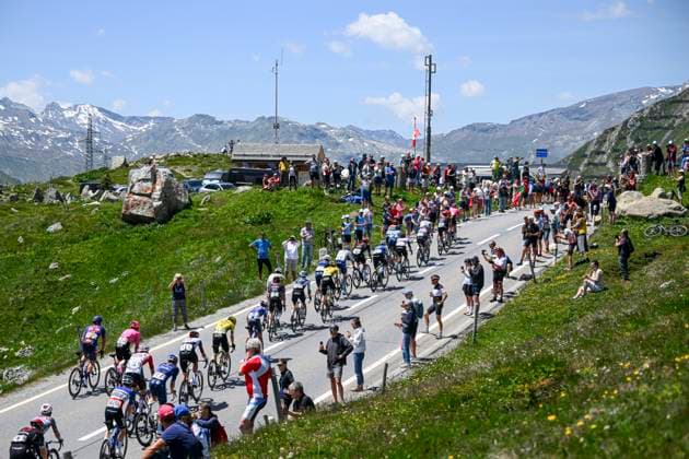 Tour de Suisse 2025 Stage 5 SANTA MARIA IN CALANCA, SWITZERLAND - JUNE 19 : Illustration picture peloton during stage 5 of the 88th edition of Tour de Suisse an UCI World Tour 2.UWT cycling road race stage for Men Elite of 183.6 km with start in La Punt and finish in Santa Maria in Calanca on June 19, 2025 in Santa Maria in Calanca, Switzerland, 19 06 2025 ( Motordriver Kenny Verfaillie - Santa Maria in Calanca Switzerland  Copyright: xVincentxKalutx
