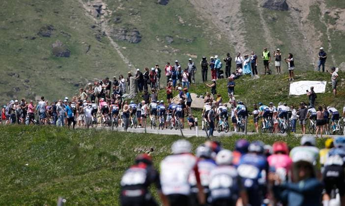 TDS 5 stage Riders pass the Julier Pass 19 06 2025 Julier Pass, SWITZERLAND, Tour de Suisse 5 stage La Punt Santa Maria Riders pass the Julier Pass cheered on by the spectators