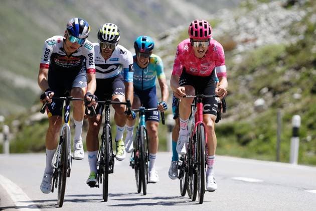 TDS 5 stage Aleksandr Vlasov RUS Neilson Powless USA 19 06 2025 Julier Pass, SWITZERLAND, Tour de Suisse 5 stage La Punt Santa Maria Aleksandr Vlasov RUS Team Red Bull Bora Hansgrohe Neilson Powless USA Team Education Easypost on the Julier Pass