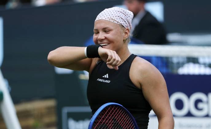 Diana Shnaider RUS laughs in the Steffi Graf Stadium Sport HYLO Berlin Tennis Open Ladies on grass 19 06 2025
