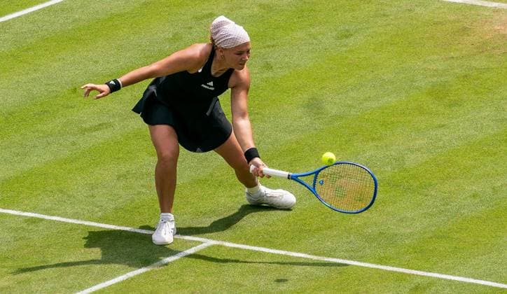 19 06 2025, WTA 500, Tennis, Women, Berlin Tennis Open by Hylo 2025, Berlin, Singles, Round of 16, Diana Shnaider Russia Marketa Vondrousova Czech Republic Diana Shnaider Russia Berlin Steffi Graf Stadion Berlin Germany