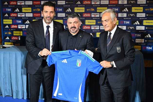 CALCIO - Altro - press conference, PK, Pressekonferenz Gennaro Gattuso new CT Italy Gianluigi Buffon, Italy new head coach Gennaro Gattuso and FIGC president Gabriele Gravina pose during the press conference at Hotel Parco dei Principi on June 19, 2025 in Rome, Italy. Rome Italy  Copyright: xIPAxSport ABACAx