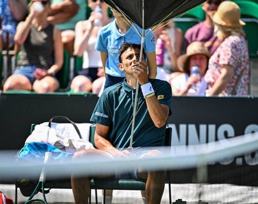 19th June 2025; Lexus Nottingham Tennis Centre, Nottingham, England; Lexus Nottingham Open, Day 4; Emilio Nava (USA) has an umbrella malfunction after winning the first set against Colton Smith (USA)  ActionPlus12802511 GodfreyxPitt