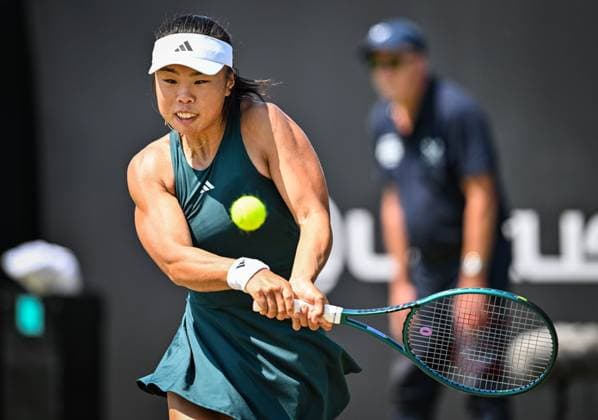 19th June 2025; Lexus Nottingham Tennis Centre, Nottingham, England; Lexus Nottingham Open, Day 4; Mingge Xu (GBR) hits a backhand in her quarter final match against Magda Linette (POL)Magda Linette (POL) hits a backhand in her quarter final match against Mingge Xu (GBR)  ActionPlus12802515 GodfreyxPitt