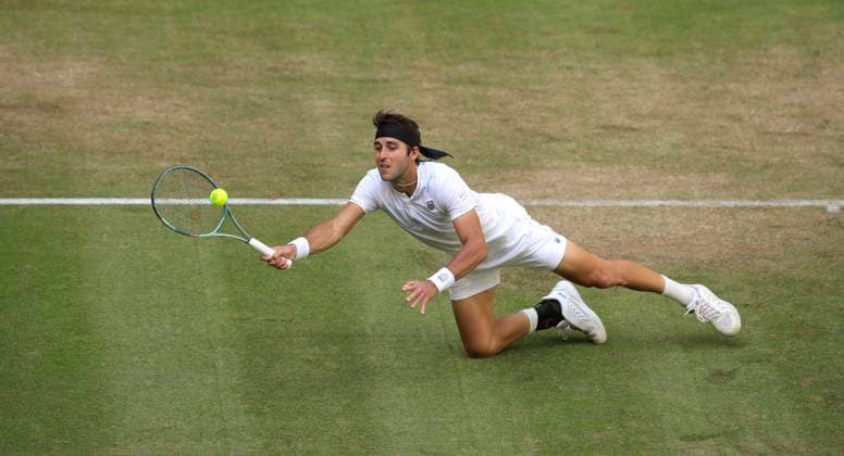 photo the Argentinian Tomas Martin ETCHEVERRY all in white defeats Andrey Rublev in 3 thrilling sets, here with a full on at the Becker Hecht Tennis Tournament Terra Wortmann Cup at the Gerry Weber Sportpark OWL Arena in Halle Westfalen on Thu 19 06 2025