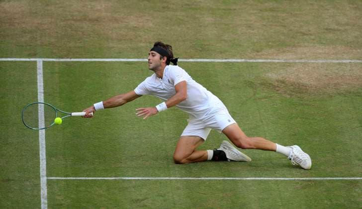 photo the Argentinian Tomas Martin ETCHEVERRY all in white defeats Andrey Rublev in 3 exciting sets, here in old style at the Becker Hecht Tennis Tournament Terra Wortmann Cup in the Gerry Weber Sportpark OWL Arena in Halle Westfalen on Thu 19 06 2025