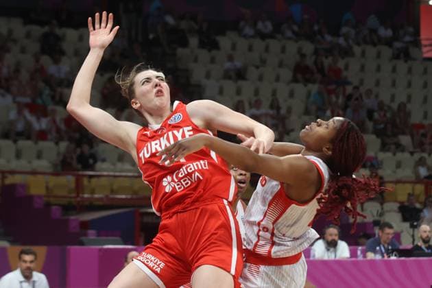 Switzerland v Turkiye - FIBA Women’s EuroBasket Group A PIRAEUS, GREECE - JUNE 19: Elif Bayram (R) of Turkiye challenges Indira Vilolo Dos Santos of Switzerland during the 2025 FIBA Women’s EuroBasket Group A match between Turkiye and Switzerland at Peace and Friendship Stadium in Piraeus, Greece, on June 19, 2025. Ayhan Mehmet Anadolu Piraeus Greece. Editorial use only. Please get in touch for any other usage.  Copyright: x2025xAnadoluxAyhanxMehmetx