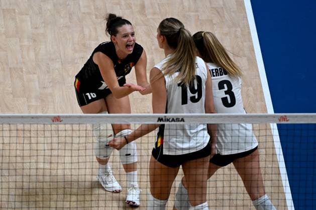 Belgium v Dominican Republic - FIVB Volleyball Nations League ISTANBUL, TURKIYE - JUNE 19: Players of Belgium celebrate after a score during FIVB Women s Nations League (VNL) 2nd week volleyball match between Belgium and Dominican Republic at Sinan Erdem Dome in Istanbul, Turkiye on June 19, 2025. Ahmet Okatali Anadolu Istanbul Turkey. Editorial use only. Please get in touch for any other usage.  Copyright: x2025xAnadoluxAhmetxOkatalix