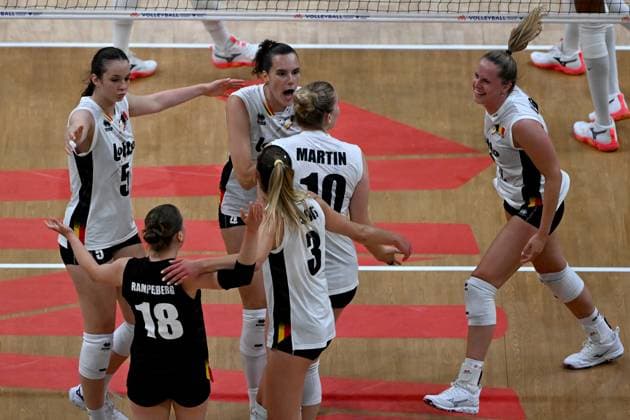 Belgium v Dominican Republic - FIVB Volleyball Nations League ISTANBUL, TURKIYE - JUNE 19: Players of Belgium celebrate after a score during FIVB Women s Nations League (VNL) 2nd week volleyball match between Belgium and Dominican Republic at Sinan Erdem Dome in Istanbul, Turkiye on June 19, 2025. Ahmet Okatali Anadolu Istanbul Turkey. Editorial use only. Please get in touch for any other usage.  Copyright: x2025xAnadoluxAhmetxOkatalix