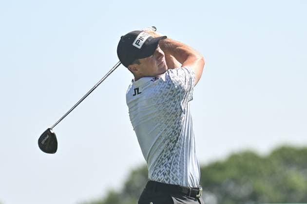 Thursday June 19, 2025: Viktor Hovland hits his tee shot on the third hole during the first round of the Travelers Golf Championship in Cromwell, Connecticut. CSM Cromwell USA - ZUMAc04_ 20250619_zma_c04_006 Copyright: xGregoryxVasilx