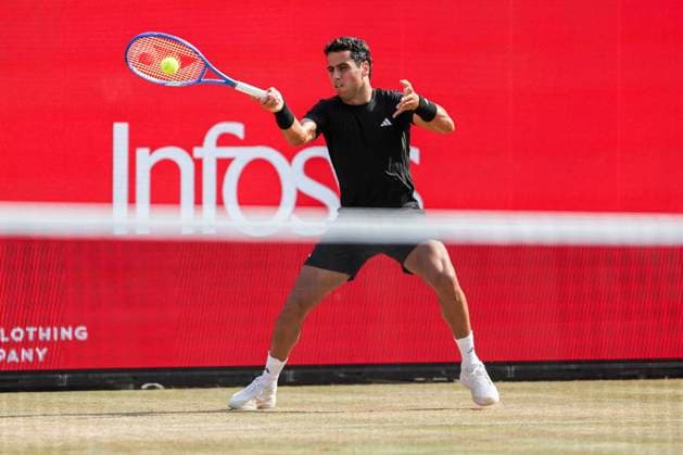 19th June 2025; HSBC Championships, Queens Club, West Kensington, London, England: HSBC Mens Championships Queens Club, Day 4; Jaume Munar (ESP) plays a forehand shot against Carlos Alcaraz (ESP)  ActionPlus12802750 HenningxVonxJagow