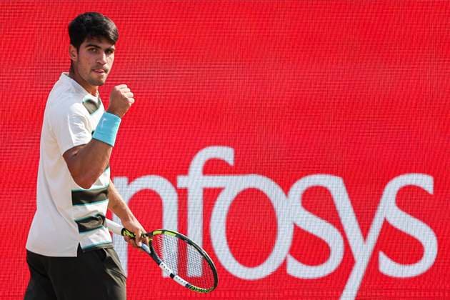 Sport Bilder des Tages 19th June 2025; HSBC Championships, Queens Club, West Kensington, London, England: HSBC Mens Championships Queens Club, Day 4; Carlos Alcaraz (ESP) celebrates winning a point against Jaume Munar (ESP)  ActionPlus12802756 HenningxVonxJagow