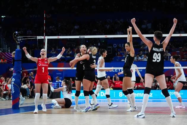 Turkiye v Canada - FIVB Volleyball Nations League ISTANBUL, TURKIYE - JUNE 19: Players of Turkiye celebrate during the FIVB Women s Nations League (VNL) 2nd week volleyball match between Turkiye and Canada at Sinan Erdem Dome in Istanbul, Turkiye on June 19, 2025. Hakan Akgun Anadolu Istanbul Turkey. Editorial use only. Please get in touch for any other usage.  Copyright: x2025xAnadoluxHakanxAkgunx