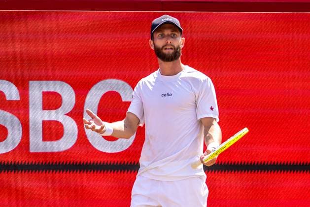 Tennis - 2025 ATP, Tennis Herren Men™s HSBC Championships - Quarter-final - Jacob Fearnley (GBR) vs Corentin Moutet (FRA) - The Queen™s Club - Thursday 19th June 2025 Corentin Moutet (FRA) shows his frustration at his game as he struggles for form Colorsport Daniel Bearham  csp_ten_quM_db_19062025_