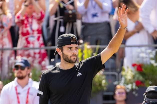 Tennis - 2025 ATP, Tennis Herren Men™s HSBC Championships - Quarter-final - Jacob Fearnley (GBR) vs Corentin Moutet (FRA) - The Queen™s Club - Thursday 19th June 2025 Jacob Fearnley (GBR) celebrates reachong the quarter finals at the Queens club Colorsport Daniel Bearham  csp_ten_quM_db_19062025_