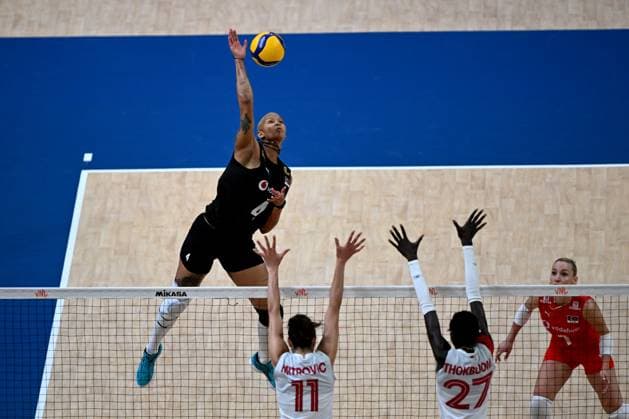 Turkiye v Canada - FIVB Volleyball Nations League ISTANBUL, TURKIYE - JUNE 19: Melissa Teresa Vargas of Turkiye in action against Andrea Mitrovic (11) of Canada during the FIVB Women s Nations League (VNL) 2nd week volleyball match between Turkiye and Canada at Sinan Erdem Dome in Istanbul, Turkiye on June 19, 2025. Ahmet Okatali Anadolu Istanbul Turkey. Editorial use only. Please get in touch for any other usage.  Copyright: x2025xAnadoluxAhmetxOkatalix