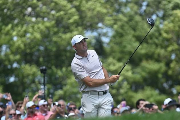 Thursday June 19, 2025: Scottie Scheffler watches his tee shot on the First hole during the first round of the Travelers Golf Championship in Cromwell, Connecticut. CSM Cromwell USA - ZUMAc04_ 20250619_zma_c04_039 Copyright: xGregoryxVasilx