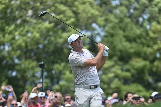 Thursday June 19, 2025: Scottie Scheffler watches his tee shot on the First hole during the first round of the Travelers Golf Championship in Cromwell, Connecticut. CSM Cromwell USA - ZUMAc04_ 20250619_zma_c04_050 Copyright: xGregoryxVasilx