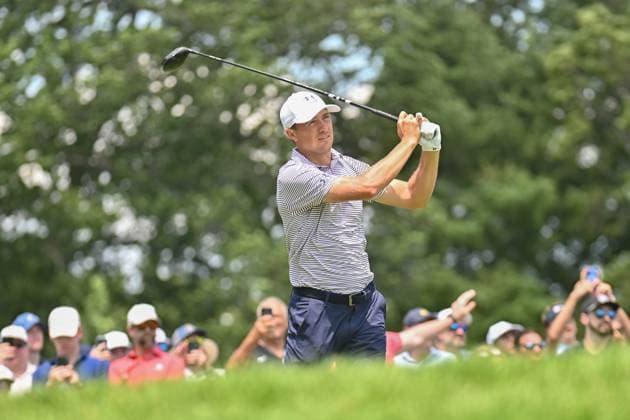 Thursday June 19, 2025: Jordan Spieth watches his tee shot on the First hole during the first round of the Travelers Golf Championship in Cromwell, Connecticut. CSM Cromwell USA - ZUMAc04_ 20250619_zma_c04_051 Copyright: xGregoryxVasilx
