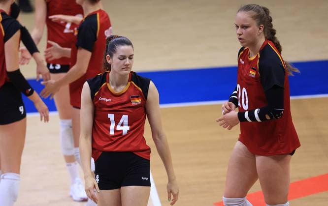 19.06.2025 Belgrade Serbia-Germany Women s volleyball Nations League Marie Schölzel(L),Lena Kindermann(R) Germany react during match :