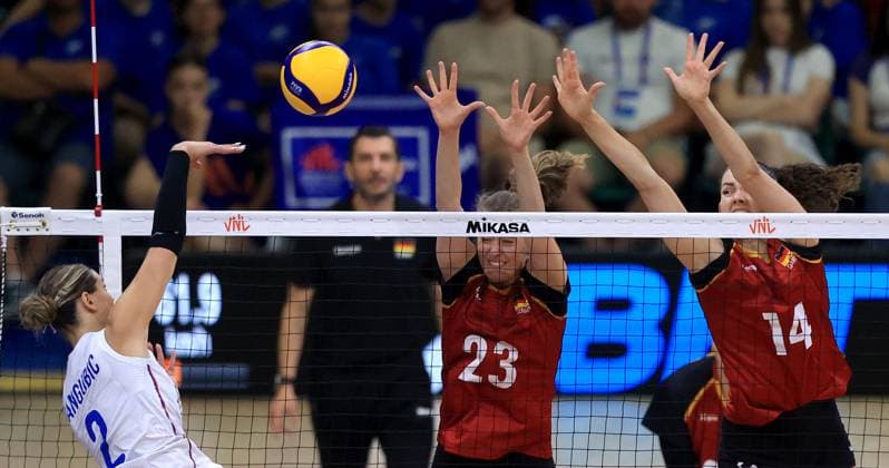 19.06.2025 Belgrade Serbia-Germany Women s volleyball Nations League Sarah Straube(C),Marie Schölzel(R) Germany double block try to stop smatch of Katarina Lazovic(L) Serbia :