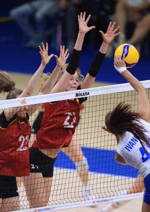 19.06.2025 Belgrade Serbia-Germany Women s volleyball Nations League Sarah Straube(L),Camilla Weitzel(R) Germany doubble block :