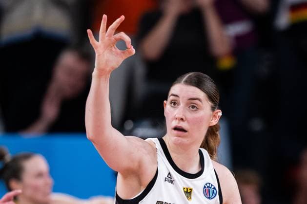250619 Luisa Geiselsoder of Germany celebrates during the FIBA Womens Eurobasket 2025 match between Germany and Sweden on June 19, 2025 in Hamburg Photo Emma Wallskog BILDBYRAN COP 320 EW0535 basket basketball basket em basket em 2025 em fiba womens eurobasket 2025 european championships germany germany sverige sweden dam bbeng jubel  Copyright: EMMAxWALLSKOG BB250619EW072