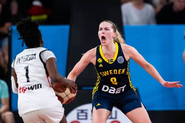 250619 Ellen Nyström of Sweden during the FIBA Women s Eurobasket 2025 match between Germany and Sweden on June 19, 2025 in Hamburg Photo Emma Wallskog BILDBYRAN COP 320 EW0535 basket basketball basket em basket em 2025 em fiba womens eurobasket 2025 european championships germany germany sverige sweden dam bbeng  Copyright: EMMAxWALLSKOG BB250619EW102