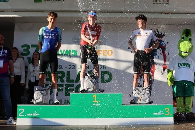 19 06 2025, Cycling, International Junior Cycling Race 37 LVM Saarland Trofeo, 1 stage, 1st place Noah Lindholm Miller Andersen Denmark , 2nd place Steff van Kerckhove Decathlon AG2R , Zeno Levi Winter Germany Elversberg Ursapharm Arena an der Kaiserlinde Saarland Germany DEU Copyright: xSebastianxBachx