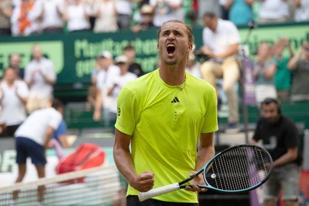 Alexander ZVEREV GER Cheers, cheers, cheers, cheers, cheers, Tennis Terra Wortmann Open 2025 on 18 06 2025 in the OWL Arena Halle Westfalen, Germany Â