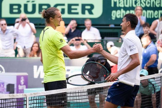 Alexander ZVEREV GER left, winner, cheers, jubilation, joy, cheers, handshake with Lorenzo Sonego ITA Tennis Terra Wortmann Open 2025 on 18 06 2025 in the OWL Arena Halle Westfalen, Germany Â