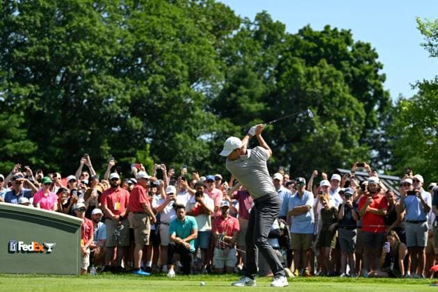 June 19, 2025: Rory McIlroy of Holywood, Northern Ireland, drives his ball from the first tee during the first round of the PGA, Golf Herren Travelers Championship golf tournament held at TPC River Highlands in Cromwell CT. Cal Media Cromwell USA - ZUMAc04_ 20250619_zma_c04_136 Copyright: xEricxCanhax