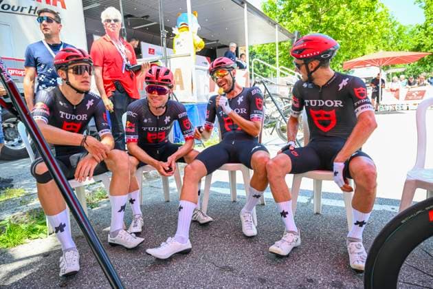 Tour de Suisse 2025 Stage 6 NEUHAUSEN AM RHEINFALL, SWITZERLAND - JUNE 20 : Riders of Tudor Pro Cycling Team before the start of the race during stage 6 of the 88th edition of Tour de Suisse an UCI World Tour 2.UWT cycling road race stage for Men Elite of 186.7 km with start in Chur and finish in Neuhausen am Rheinfall on June 20, 2025 in Neuhausen am Rheinfall, Switzerland, 20 06 2025 ( Motordriver Kenny Verfaillie - Neuhausen am Rheinfall Switzerland  Copyright: xVincentxKalutx