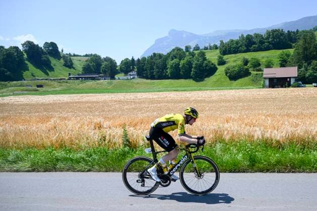 Tour de Suisse 2025 Stage 6 NEUHAUSEN AM RHEINFALL, SWITZERLAND - JUNE 20 : Gloag Thomas (GBR) of Team Visma Lease a Bike during stage 6 of the 88th edition of Tour de Suisse an UCI World Tour 2.UWT cycling road race stage for Men Elite of 186.7 km with start in Chur and finish in Neuhausen am Rheinfall on June 20, 2025 in Neuhausen am Rheinfall, Switzerland, 20 06 2025 ( Motordriver Kenny Verfaillie - Neuhausen am Rheinfall Switzerland  Copyright: xVincentxKalutx