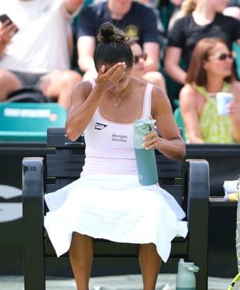 Nottingham Tennis Centre Nottingham, England - Leylah Fernandez splashed water on her head to cool down during the match with Dayana Yastremska at the Lexus Nottingham Tennis Open, Quarterfinals, June 20th 2025. (Paul Bonser SPP) Copyright: xPaulxBonser SPPx spp-en-PaBo-Lexus Nottingham Open 1061
