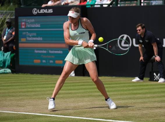 Nottingham Tennis Centre Nottingham, England - Dayana Yastremska plays a backhand shot to Leylah Fernandez during the match at the Lexus Nottingham Tennis Open, Quarterfinals, June 20th 2025. (Paul Bonser SPP) Copyright: xPaulxBonser SPPx spp-en-PaBo-Lexus Nottingham Open 1065