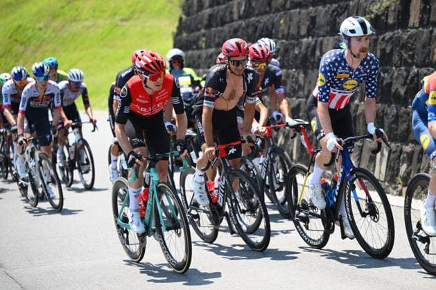 Tour de Suisse 2025 Stage 6 NEUHAUSEN AM RHEINFALL, SWITZERLAND - JUNE 20 : Simmons Quinn (USA) of Lidl - Trek and Le Berre Mathis (FRA) of Arkea - B&B Hotels during stage 6 of the 88th edition of Tour de Suisse an UCI World Tour 2.UWT cycling road race stage for Men Elite of 186.7 km with start in Chur and finish in Neuhausen am Rheinfall on June 20, 2025 in Neuhausen am Rheinfall, Switzerland, 20 06 2025 ( Motordriver Kenny Verfaillie - Neuhausen am Rheinfall Switzerland  Copyright: xVincentxKalutx