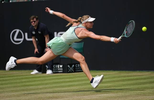 Nottingham Tennis Centre Nottingham, England - Dayana Yastremska reaches for the backhand during the match with Leylah Fernandez, Dayana Yastremska won 6-3 7-6 at the Lexus Nottingham Tennis Open, Quarterfinals, June 20th 2025. (Paul Bonser SPP) Copyright: xPaulxBonser SPPx spp-en-PaBo-Lexus Nottingham Open 1067