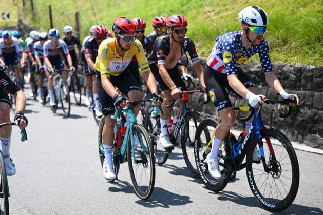 Tour de Suisse 2025 Stage 6 NEUHAUSEN AM RHEINFALL, SWITZERLAND - JUNE 20 : Vauquelin Kevin (FRA) of Arkea - B&B Hotels and Simmons Quinn (USA) of Lidl - Trek during stage 6 of the 88th edition of Tour de Suisse an UCI World Tour 2.UWT cycling road race stage for Men Elite of 186.7 km with start in Chur and finish in Neuhausen am Rheinfall on June 20, 2025 in Neuhausen am Rheinfall, Switzerland, 20 06 2025 ( Motordriver Kenny Verfaillie - Neuhausen am Rheinfall Switzerland  Copyright: xVincentxKalutx