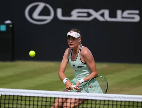 Nottingham Tennis Centre Nottingham, England - Dayana Yastremska at the net during the match with Leylah Fernandez at the Lexus Nottingham Tennis Open, Dayana Yastremska won 6-3 7-6, Quarterfinals, June 20th 2025. (Paul Bonser SPP) Copyright: xPaulxBonser SPPx spp-en-PaBo-Lexus Nottingham Open 1074