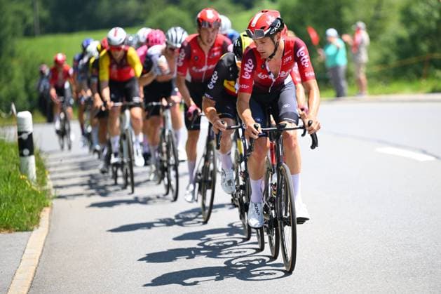 Tour de Suisse 2025 Stage 6 NEUHAUSEN AM RHEINFALL, SWITZERLAND - JUNE 20 : Van Moer Brent (BEL) of Lotto and De Lie Arnaud (BEL) of Lotto during stage 6 of the 88th edition of Tour de Suisse an UCI World Tour 2.UWT cycling road race stage for Men Elite of 186.7 km with start in Chur and finish in Neuhausen am Rheinfall on June 20, 2025 in Neuhausen am Rheinfall, Switzerland, 20 06 2025 ( Motordriver Kenny Verfaillie - Neuhausen am Rheinfall Switzerland  Copyright: xVincentxKalutx