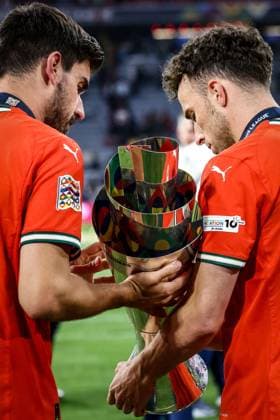 2025 06 08 xJFx UEFA Nations League 2024 25 Final Portugal Spain v l , Ruben Neves Portugal and Diogo Jota Portugal with trophy UEFA REGULATIONS PROHIBIT ANY USE OF PHOTOGRAPHS as IMAGE SEQUENCES and or QUASI VIDEO Copyright: JoaquimxFerreira