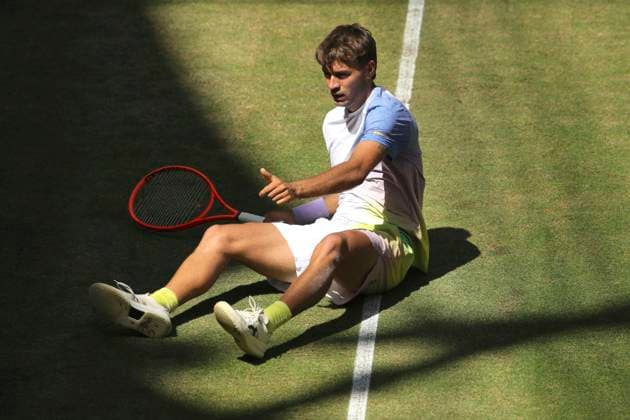photo of the loser Flavio COBOLLI ITA falls in the 2nd set in the match against ZVEREV GER Tennis Tournament Terra Wortmann Cup at Gerry Weber Sportpark OWL Arena in Halle Westfalen on Fri 20 06 2025