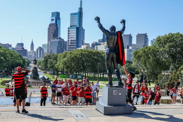 Football, FIFA Club World Cup, Flamengo Rio de Janeiro fans at the Rocky Balboa monument in Philadelphia