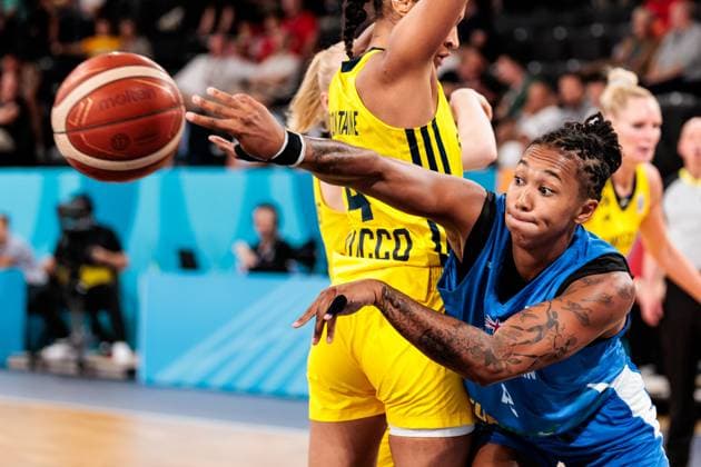 FIBA Womens EuroBasket 2025 20 06 2025 Savannah Wilkinson Great Britain, 12 on the ball, pass FIBA Womens EuroBasket 2025 Sweden Great Britain Hamburg, Inselpark Arena on 20 06 2025 Copyright: xBEAUTIFULxSPORTS Wunderlx