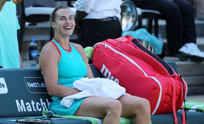Aryna Sabalenka BLR laughs Steffi Graf Stadium Sport HYLO Berlin Tennis Open Women on grass 20 06 2025