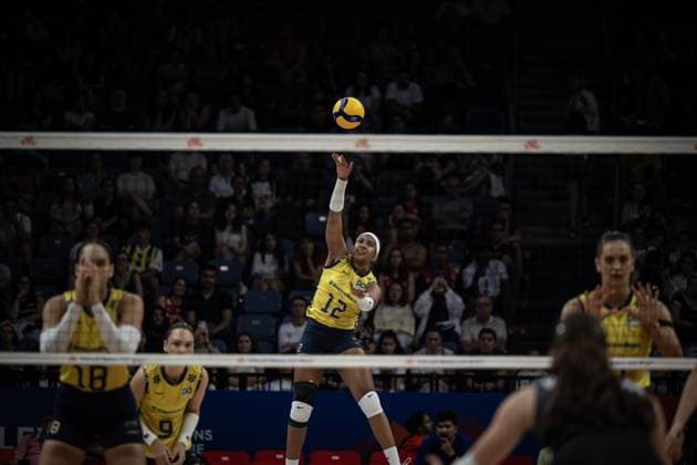 Canada v Brazil - FIVB Volleyball Nations League ISTANBUL, TURKIYE - JUNE 20: Ana Cristina Menezes Oliveira de Souza (12) of Brazil competes during the FIVB Women s Nations League (VNL) 2nd week volleyball match between Turkiye and Canada at Sinan Erdem Dome in Istanbul, Turkiye on June 20, 2025. Sebnem Coskun Anadolu Istanbul Turkey. Editorial use only. Please get in touch for any other usage.  Copyright: x2025xAnadoluxSebnemxCoskunx