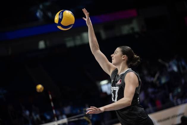 Canada v Brazil - FIVB Volleyball Nations League ISTANBUL, TURKIYE - JUNE 20: Jessica Andrews (37) of Canada in action during the FIVB Women s Nations League (VNL) 2nd week volleyball match between Turkiye and Canada at Sinan Erdem Dome in Istanbul, Turkiye on June 20, 2025. Sebnem Coskun Anadolu Istanbul Turkey. Editorial use only. Please get in touch for any other usage.  Copyright: x2025xAnadoluxSebnemxCoskunx
