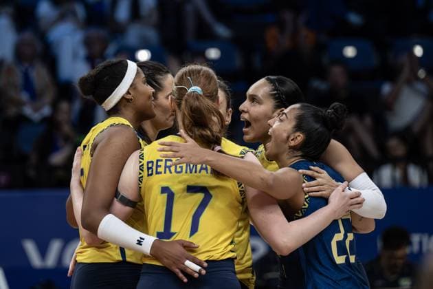 Canada v Brazil - FIVB Volleyball Nations League ISTANBUL, TURKIYE - JUNE 20: Players of Brazil celebrate after scoring a point during the FIVB Women s Nations League (VNL) 2nd week volleyball match between Turkiye and Canada at Sinan Erdem Dome in Istanbul, Turkiye on June 20, 2025. Sebnem Coskun Anadolu Istanbul Turkey. Editorial use only. Please get in touch for any other usage.  Copyright: x2025xAnadoluxSebnemxCoskunx