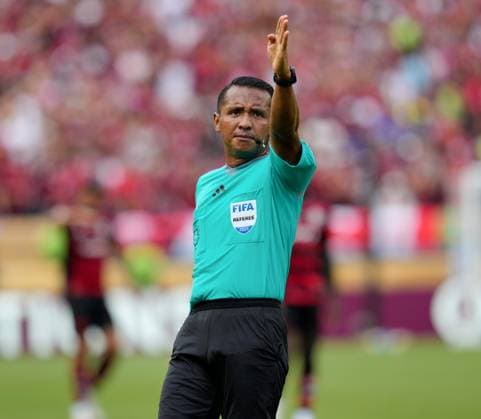 Shiedsrichter Ivan Barton USA, CR Flamengo vs Chelsea FC, FIFA Club World Cup, Group D, 20.06.2025 USA, CR Flamengo vs Chelsea FC, FIFA Club World Cup, Group D, 20.06.2025 Philadelphia *** Referee Ivan Barton USA, CR Flamengo vs Chelsea FC, FIFA Club World Cup, Group D, 20 06 2025 USA, CR Flamengo vs Chelsea FC, FIFA Club World Cup, Group D, 20 06 2025 Philadelphia Copyright: xEibner-Pressefoto ScottxColemanx EP_SCN